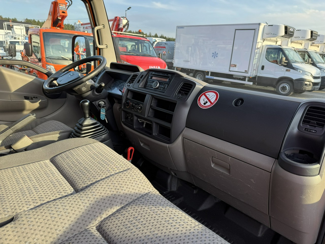Caminhão com plataforma aérea Nissan Cabstar: foto 34