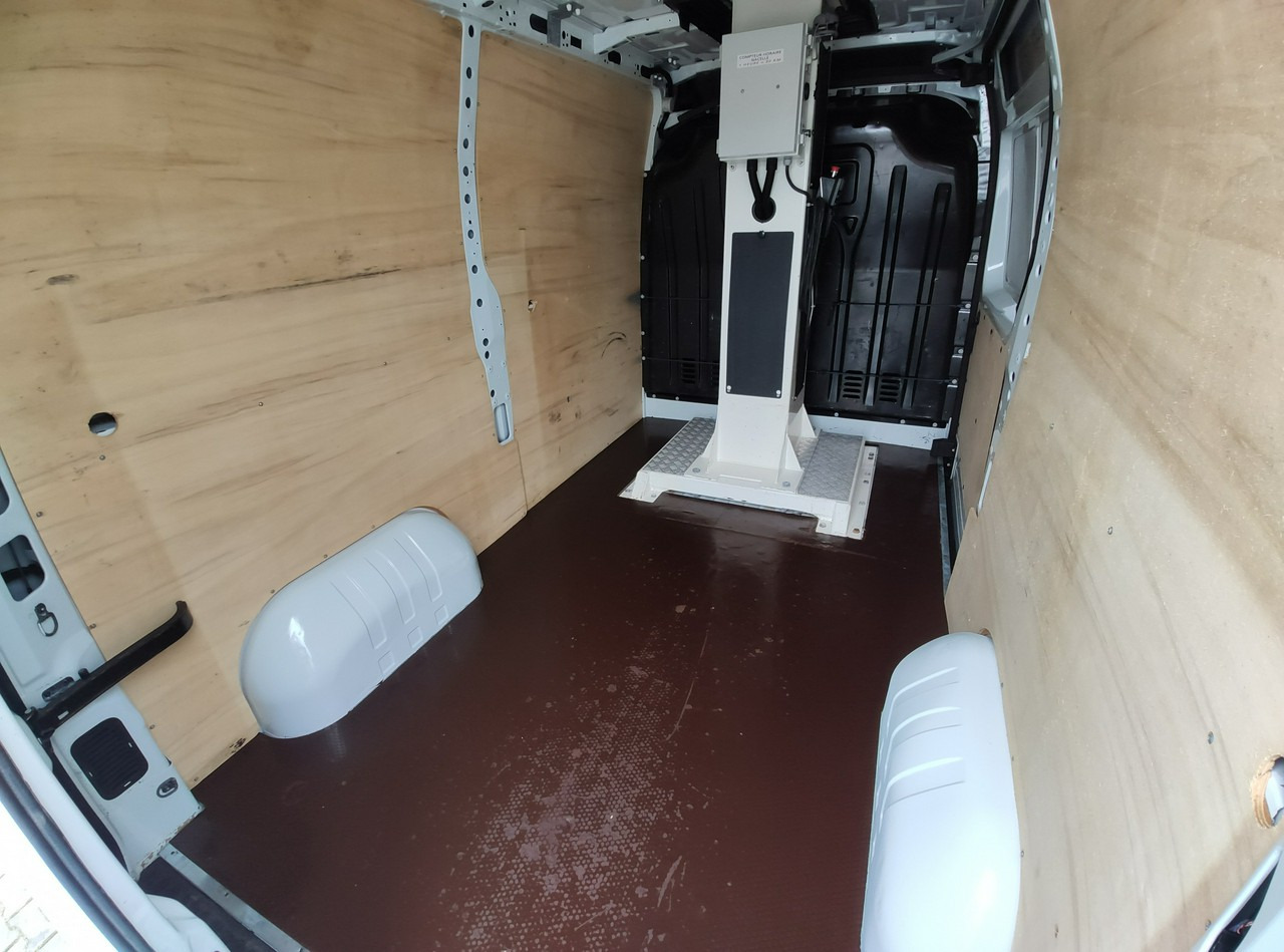 Caminhão com plataforma aérea Renault Master: foto 17