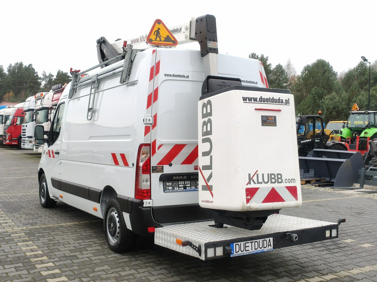 Caminhão com plataforma aérea Renault Master: foto 25