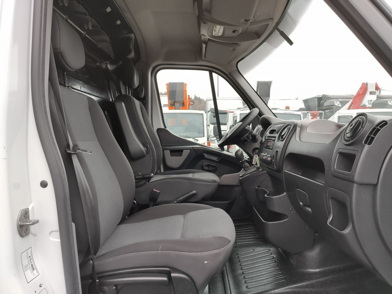 Caminhão com plataforma aérea Renault Master: foto 36