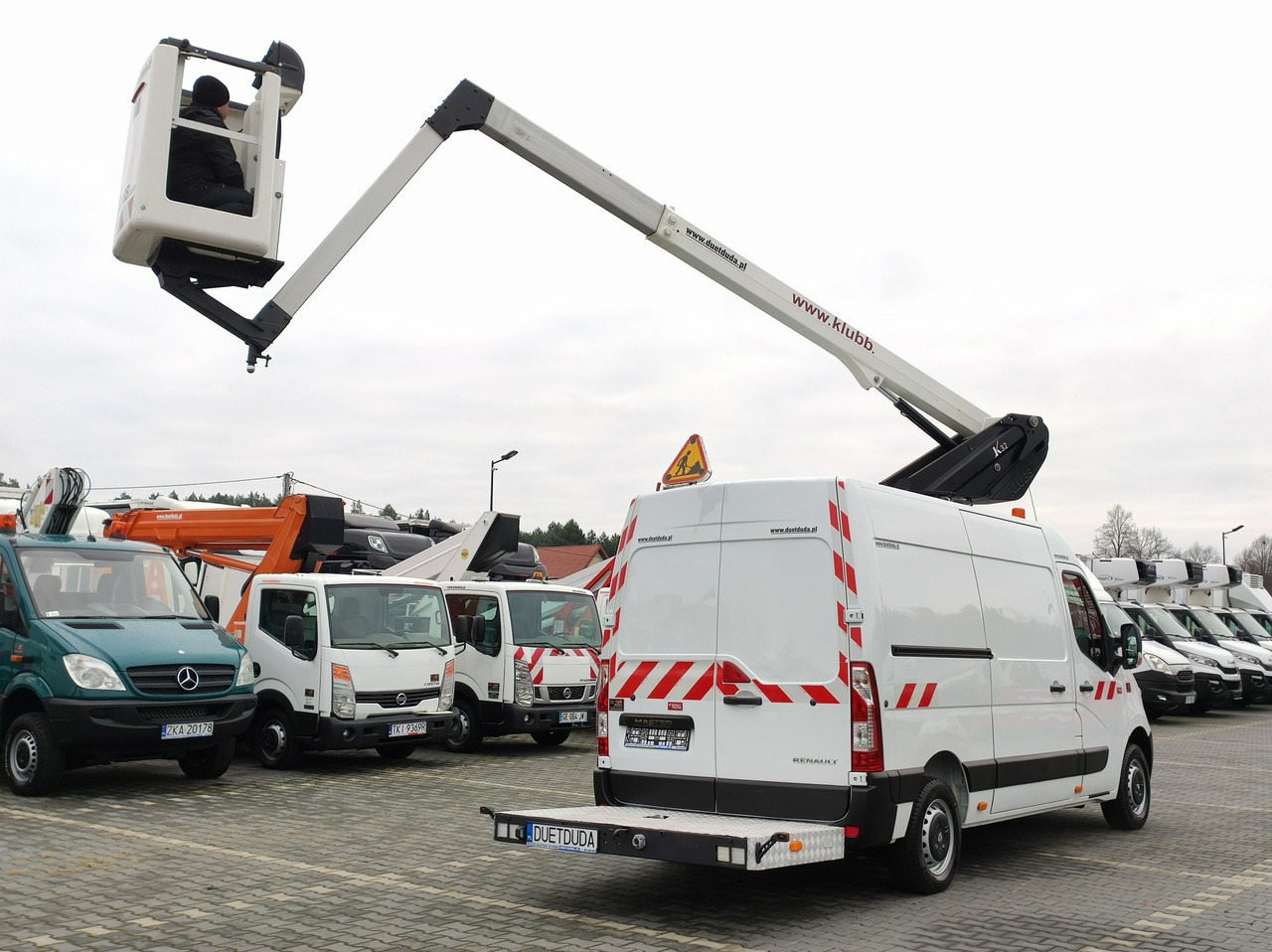 Caminhão com plataforma aérea Renault Master: foto 23