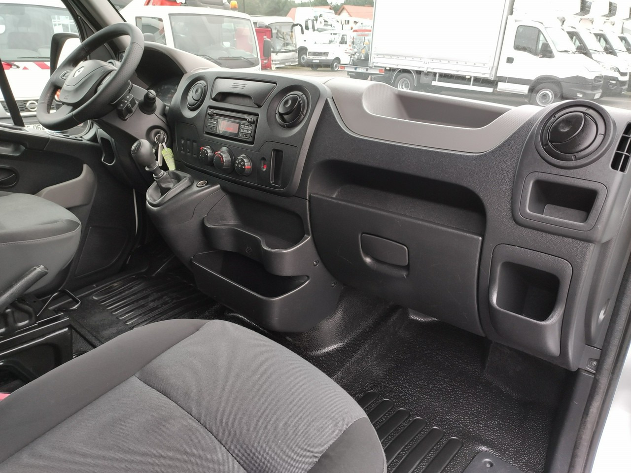 Caminhão com plataforma aérea Renault Master: foto 37