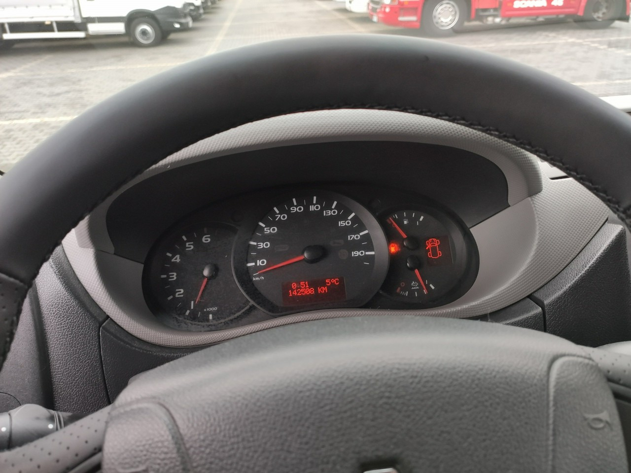 Caminhão com plataforma aérea Renault Master: foto 33