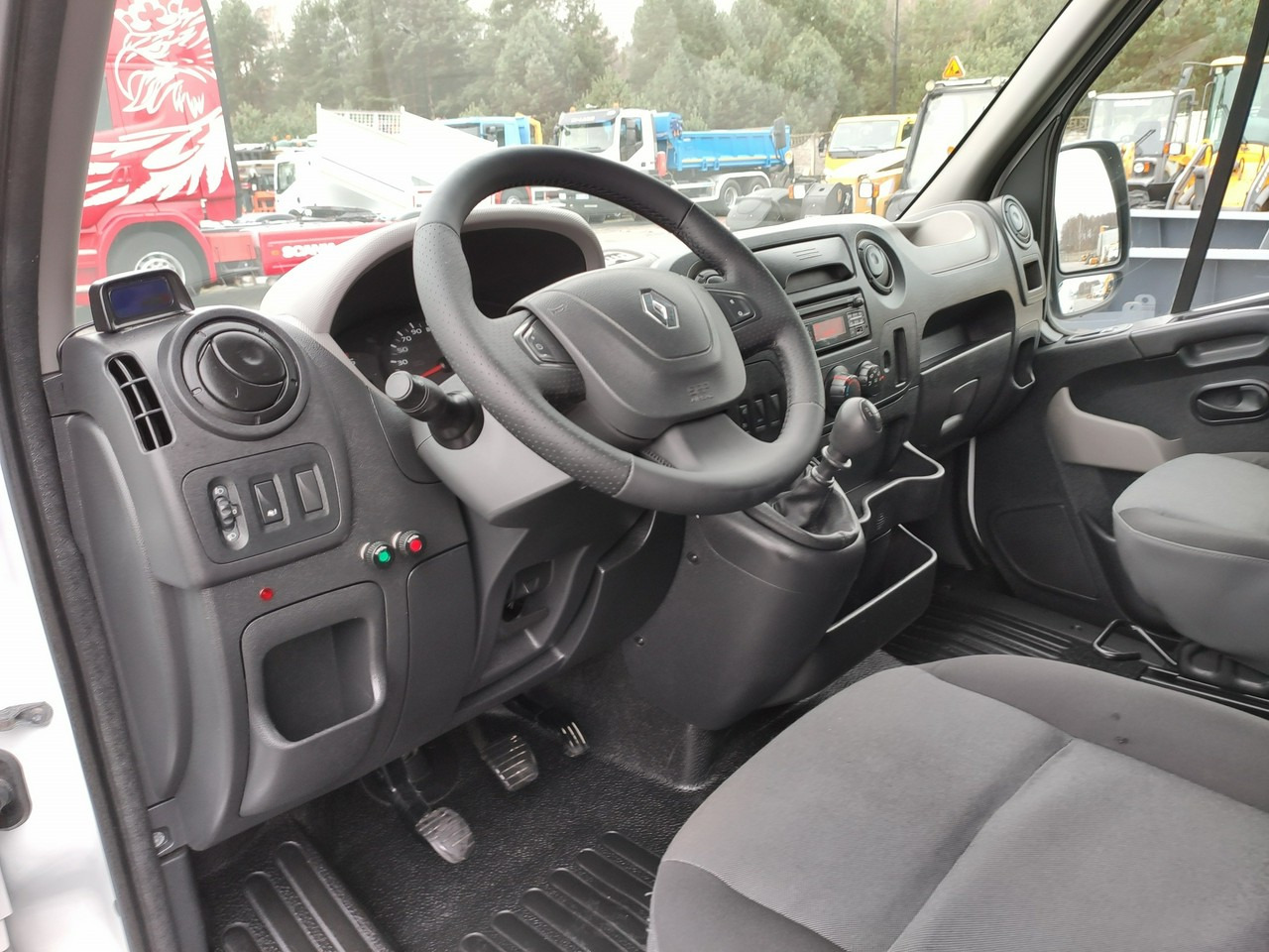 Caminhão com plataforma aérea Renault Master: foto 30