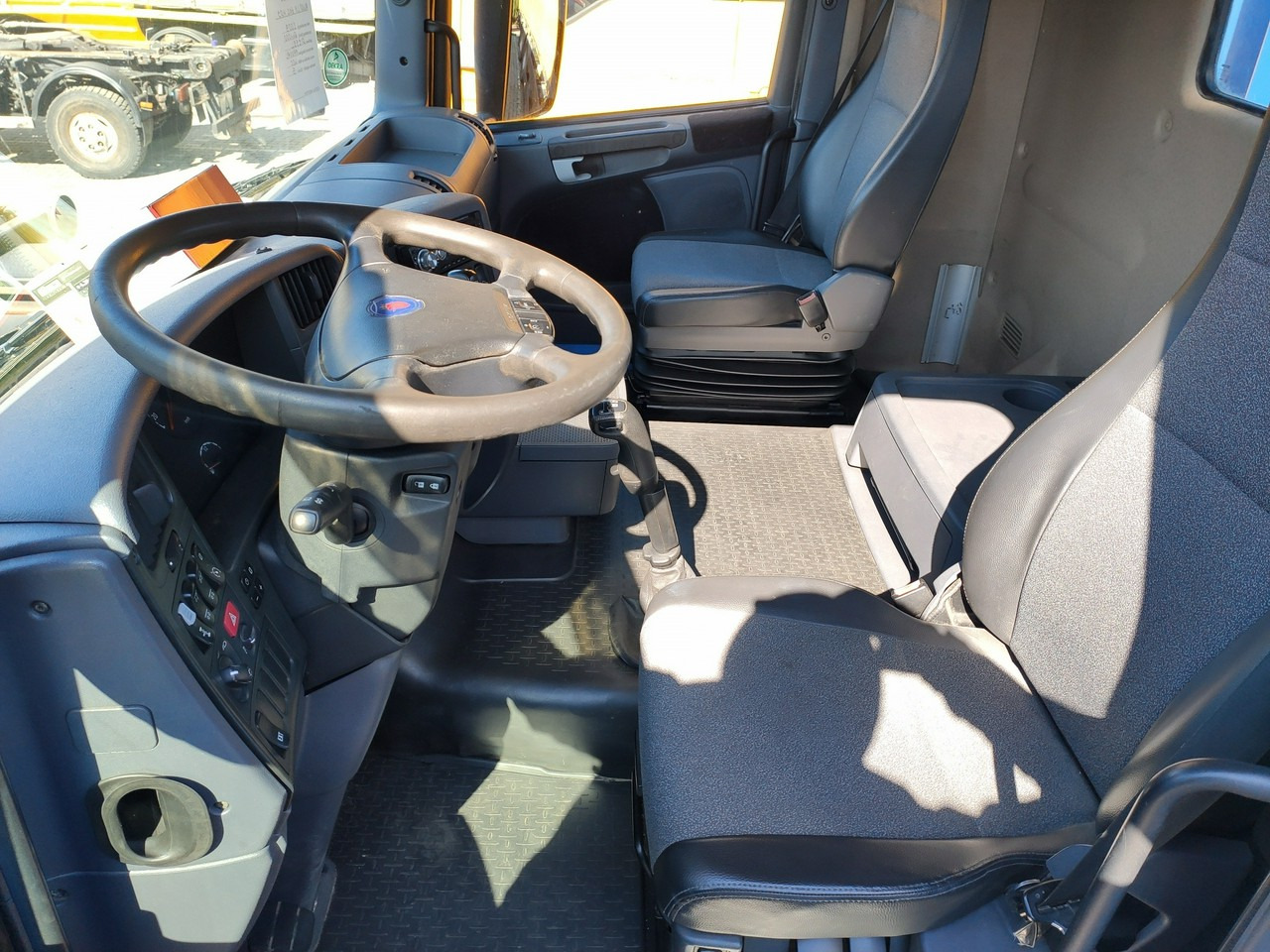 Camião de caixa aberta/ Plataforma, Camião grua Scania R 400 LB 6x2 HDS Budowlanka Widły Oś Skrętna Super Stan: foto 24 Camião de caixa aberta/ Plataforma, Camião grua Scania R 400 LB 6x2 HDS Budowlanka Widły Oś Skrętna Super Stan: foto 24