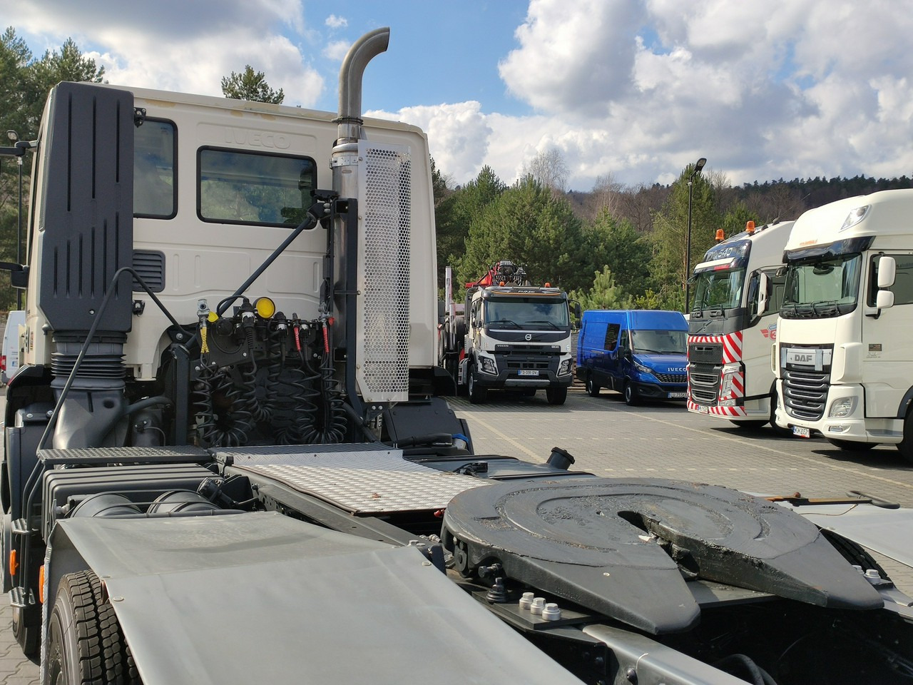 Locação financeira de Iveco Trakker 26.410 6x4 Manual Mały Przebieg tylko-46000km Iveco Trakker 26.410 6x4 Manual Mały Przebieg tylko-46000km: foto 21 Locação financeira de Iveco Trakker 26.410 6x4 Manual Mały Przebieg tylko-46000km Iveco Trakker 26.410 6x4 Manual Mały Przebieg tylko-46000km: foto 21