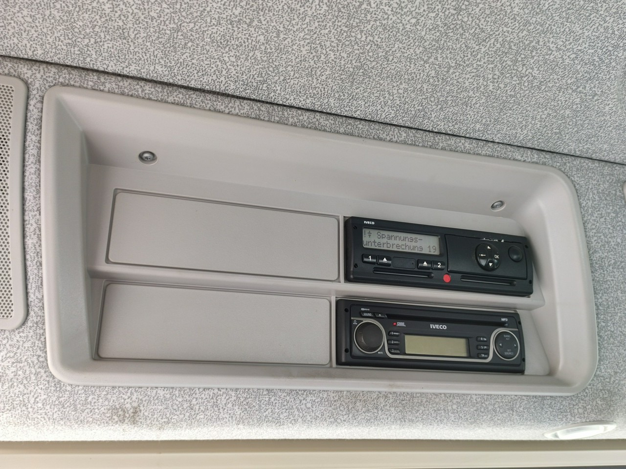 Locação financeira de Iveco Trakker 26.410 6x4 Manual Mały Przebieg tylko-46000km Iveco Trakker 26.410 6x4 Manual Mały Przebieg tylko-46000km: foto 27 Locação financeira de Iveco Trakker 26.410 6x4 Manual Mały Przebieg tylko-46000km Iveco Trakker 26.410 6x4 Manual Mały Przebieg tylko-46000km: foto 27