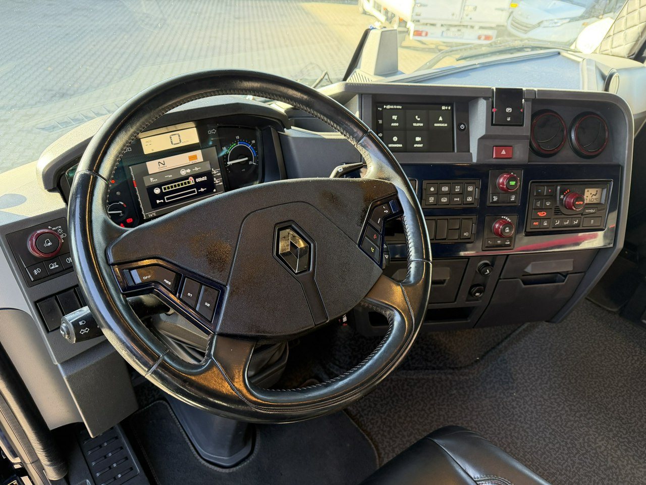 Tractor Renault Gama T 520 Standard Silnik 13litrów Euro 6: foto 23 Tractor Renault Gama T 520 Standard Silnik 13litrów Euro 6: foto 23