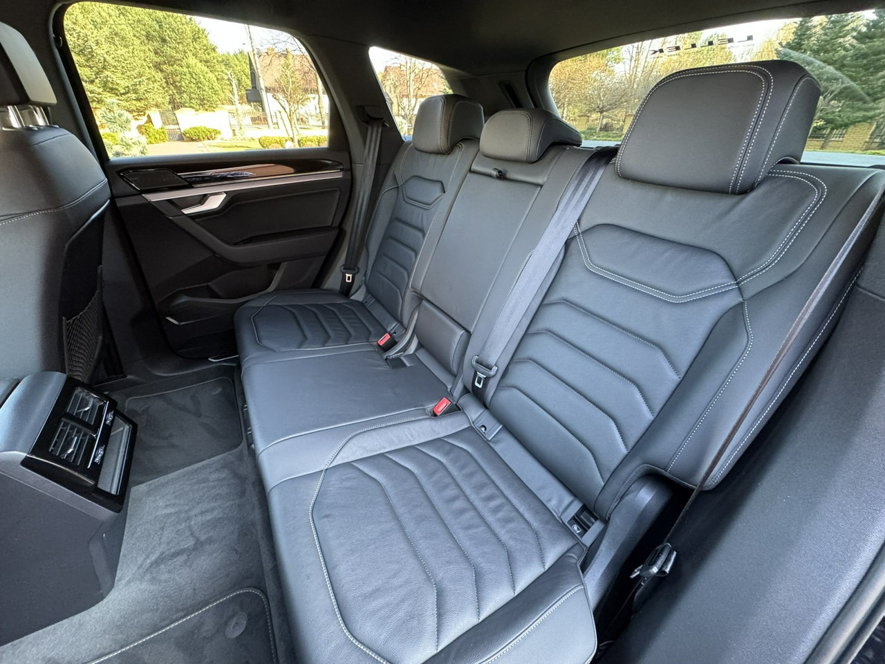 SUV Volkswagen Touareg: foto 45