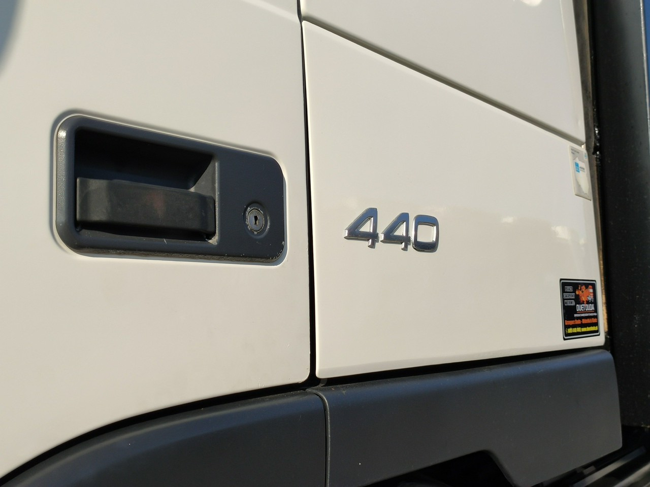 Volvo FM 440 6x4 HDS FASSI F170 Składany w Literę Z - Camião de caixa aberta/ Plataforma, Camião grua: foto 3 Volvo FM 440 6x4 HDS FASSI F170 Składany w Literę Z - Camião de caixa aberta/ Plataforma, Camião grua: foto 3