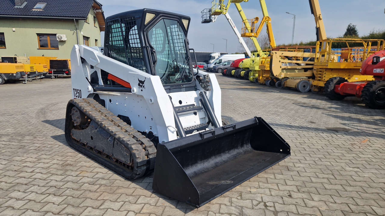 BOBCAT T 250 - Mini pá carregadora de rastos: foto 4 BOBCAT T 250 - Mini pá carregadora de rastos: foto 4