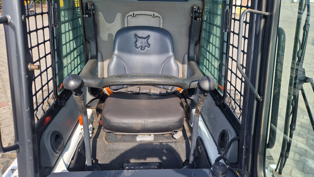 Mini pá carregadora de rastos BOBCAT T 250: foto 9