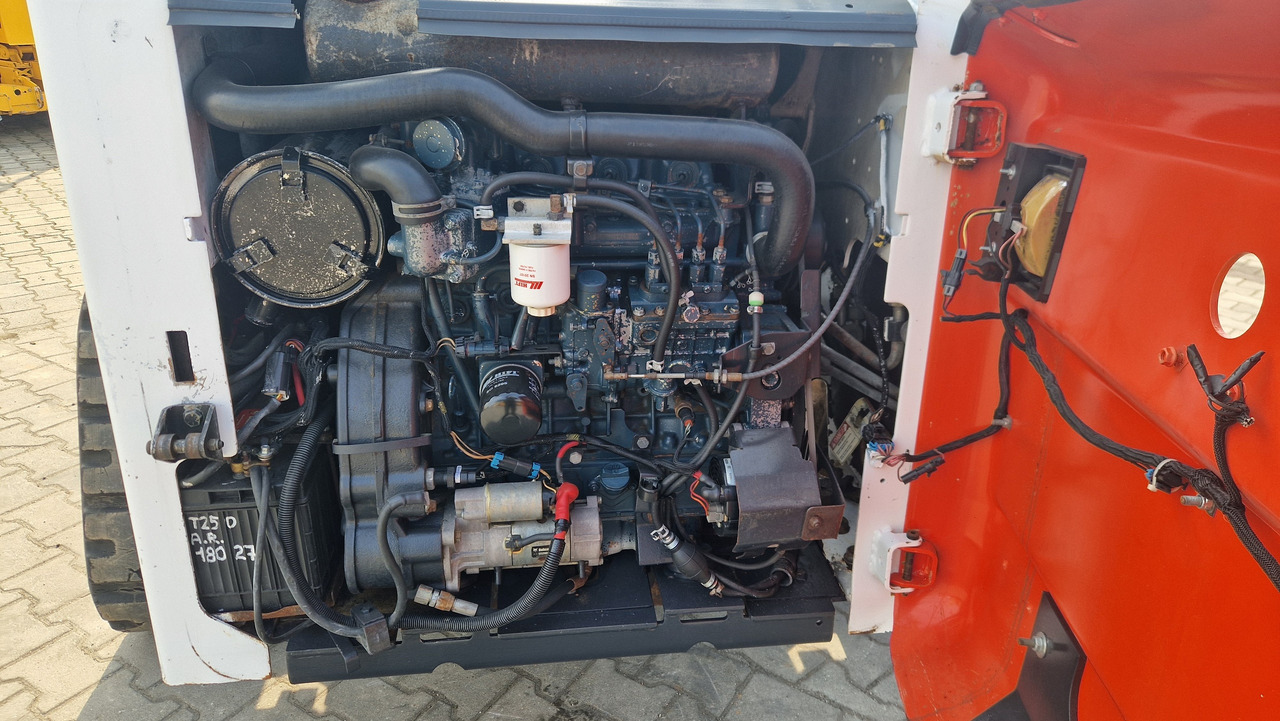 Mini pá carregadora de rastos BOBCAT T 250: foto 8