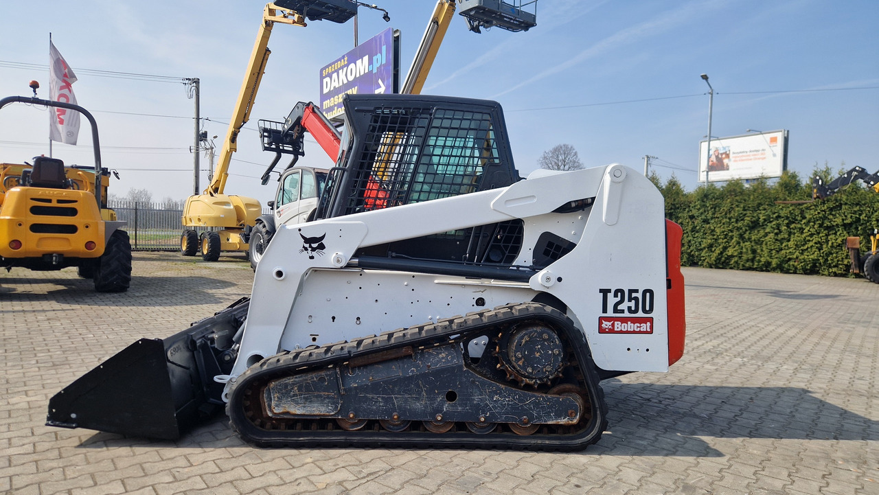 BOBCAT T 250 - Mini pá carregadora de rastos: foto 1 BOBCAT T 250 - Mini pá carregadora de rastos: foto 1