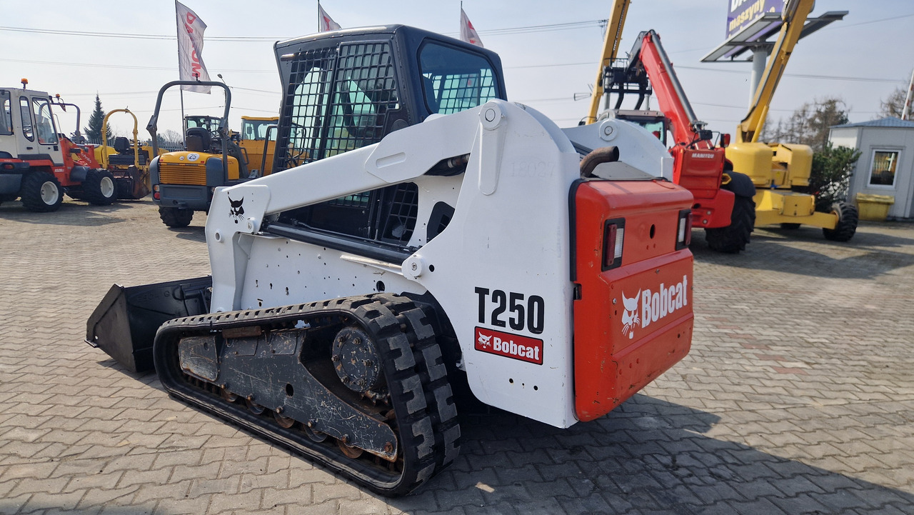 BOBCAT T 250 - Mini pá carregadora de rastos: foto 2 BOBCAT T 250 - Mini pá carregadora de rastos: foto 2