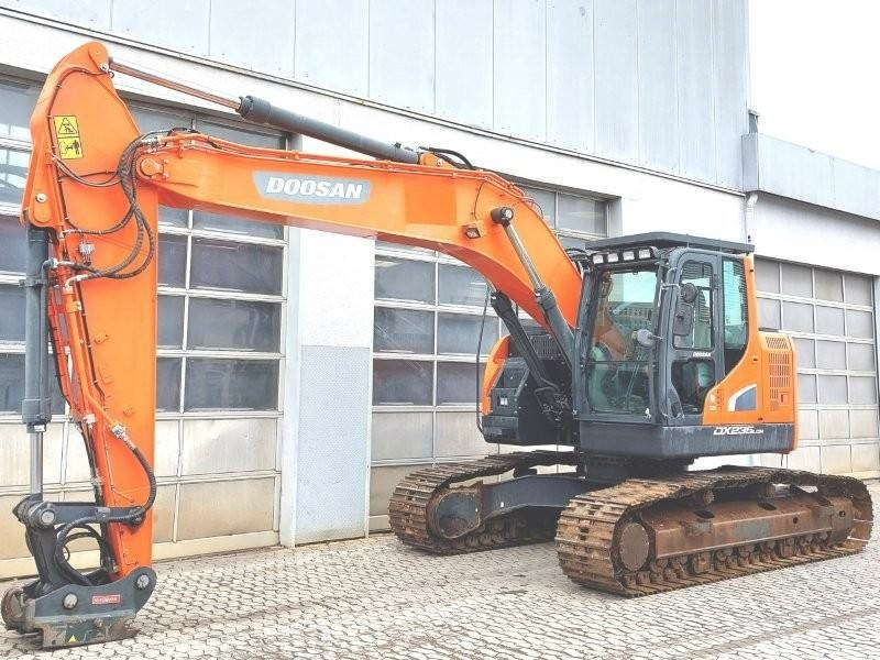 Doosan DX 235 LCR-5 - Escavadora de rastos: foto 2 Doosan DX 235 LCR-5 - Escavadora de rastos: foto 2