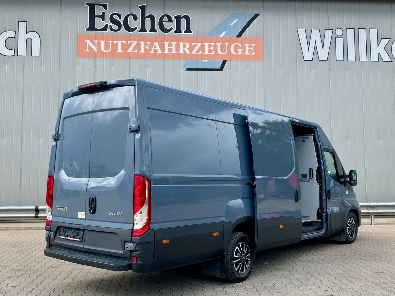 Iveco 35 S 16 Daily | Schiebetür*Kamera*Navi*AC*1.Hand - Furgão de passageiros: foto 5 Iveco 35 S 16 Daily | Schiebetür*Kamera*Navi*AC*1.Hand - Furgão de passageiros: foto 5