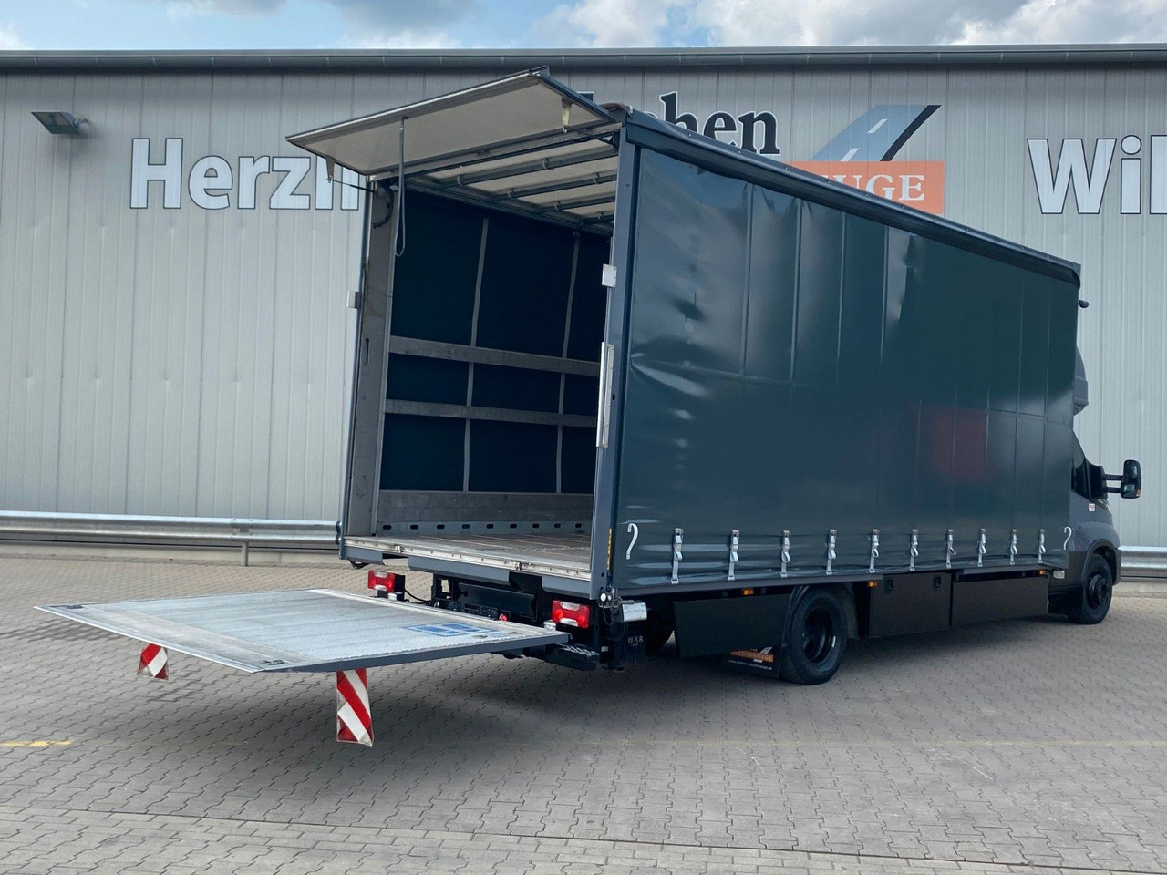 Iveco Daily Hi-Matic 70 C 21 Topsleeper | LBW 1,00to. - Carrinha de lona: foto 5 Iveco Daily Hi-Matic 70 C 21 Topsleeper | LBW 1,00to. - Carrinha de lona: foto 5