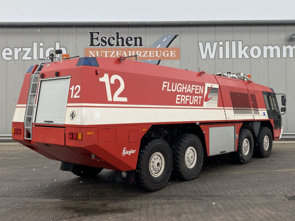 MAN 38.000 VFAEG 8x8 Flugfeldlöschfahrzeug - Carro de bombeiro, Equipamento aeroportuário: foto 4 MAN 38.000 VFAEG 8x8 Flugfeldlöschfahrzeug - Carro de bombeiro, Equipamento aeroportuário: foto 4