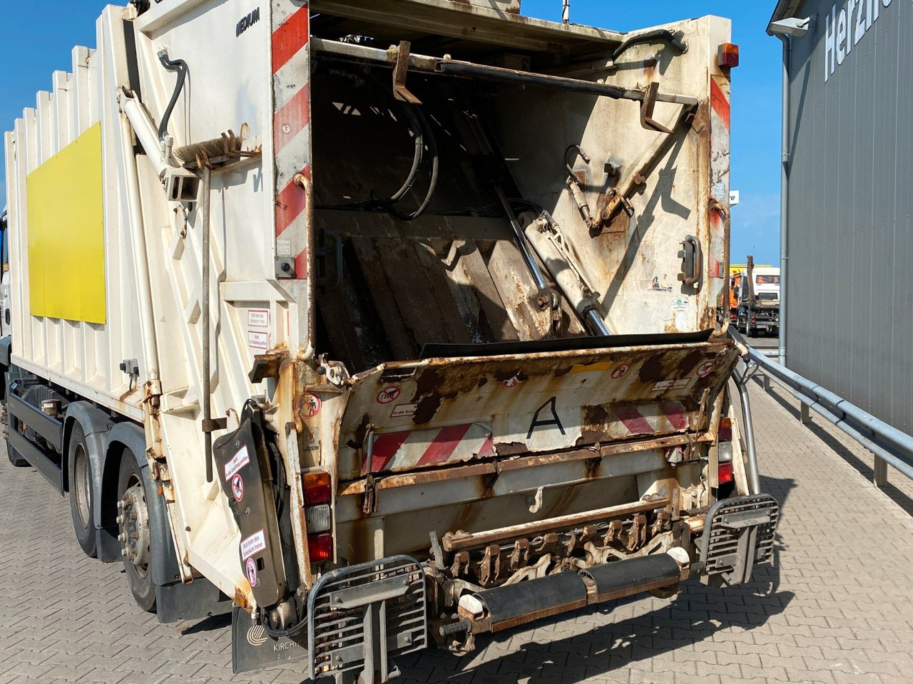 MAN TGS 26.320 6x2-4 | Zöller Medium X2EC24*3x Sitze - Caminhão de lixo: foto 3 MAN TGS 26.320 6x2-4 | Zöller Medium X2EC24*3x Sitze - Caminhão de lixo: foto 3