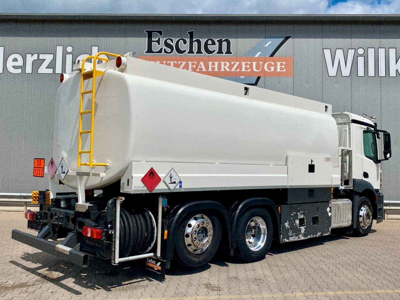 Mercedes-Benz 2540 Antos | A3*3x Kammern/20.990ltr*Kamera*Navi - Camião cisterna: foto 5 Mercedes-Benz 2540 Antos | A3*3x Kammern/20.990ltr*Kamera*Navi - Camião cisterna: foto 5