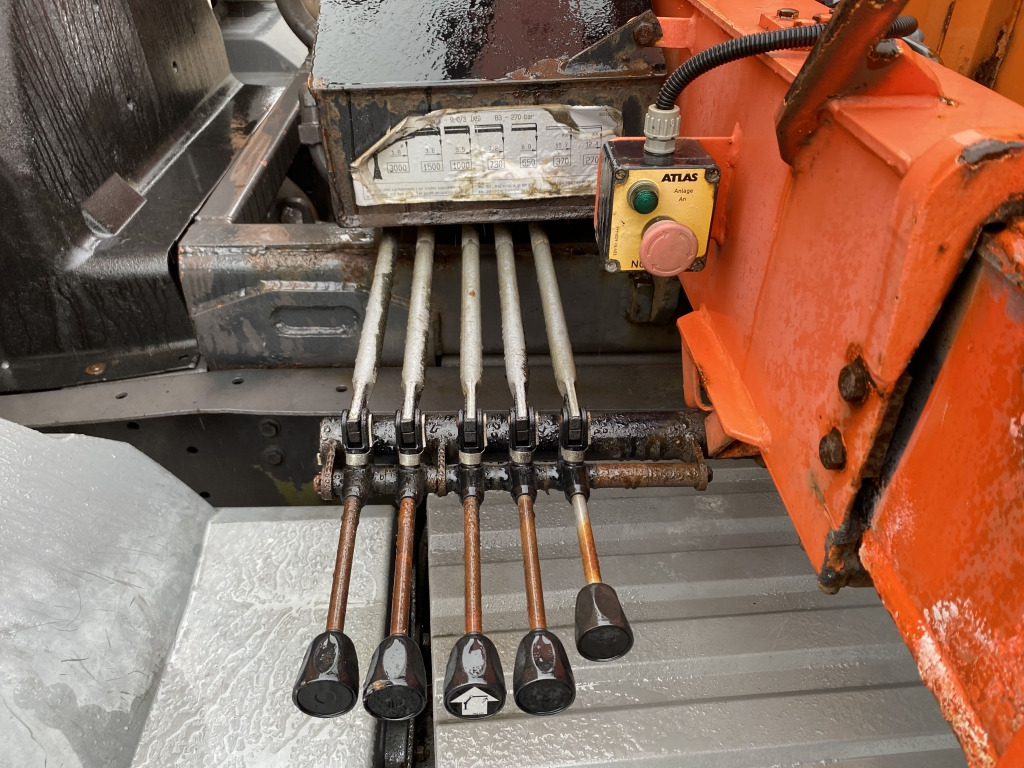 Mercedes-Benz 815 / Atlas-Faltkran - Camião de caixa aberta/ Plataforma, Camião grua: foto 2 Mercedes-Benz 815 / Atlas-Faltkran - Camião de caixa aberta/ Plataforma, Camião grua: foto 2