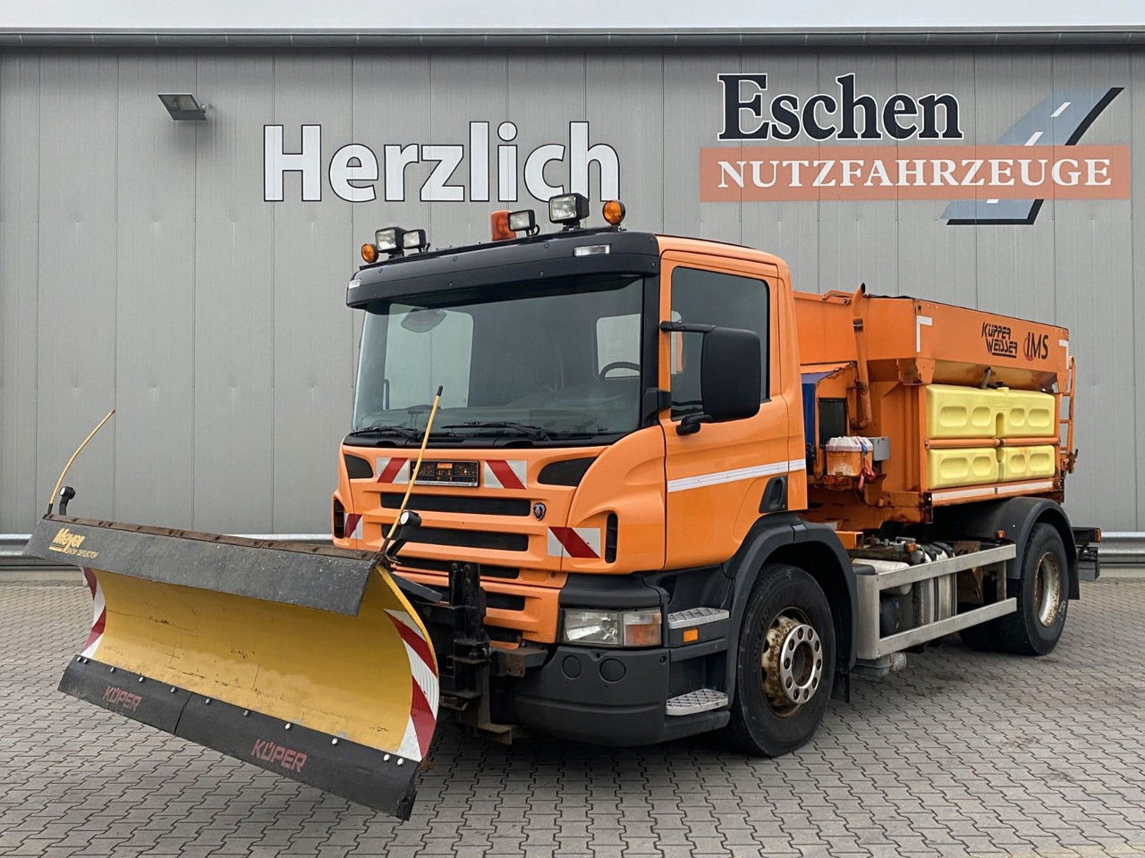 Scania P 230 | Winterdienst*Salzstreuer/Küpper-Weisser - Camião de caixa aberta/ Plataforma: foto 1 Scania P 230 | Winterdienst*Salzstreuer/Küpper-Weisser - Camião de caixa aberta/ Plataforma: foto 1