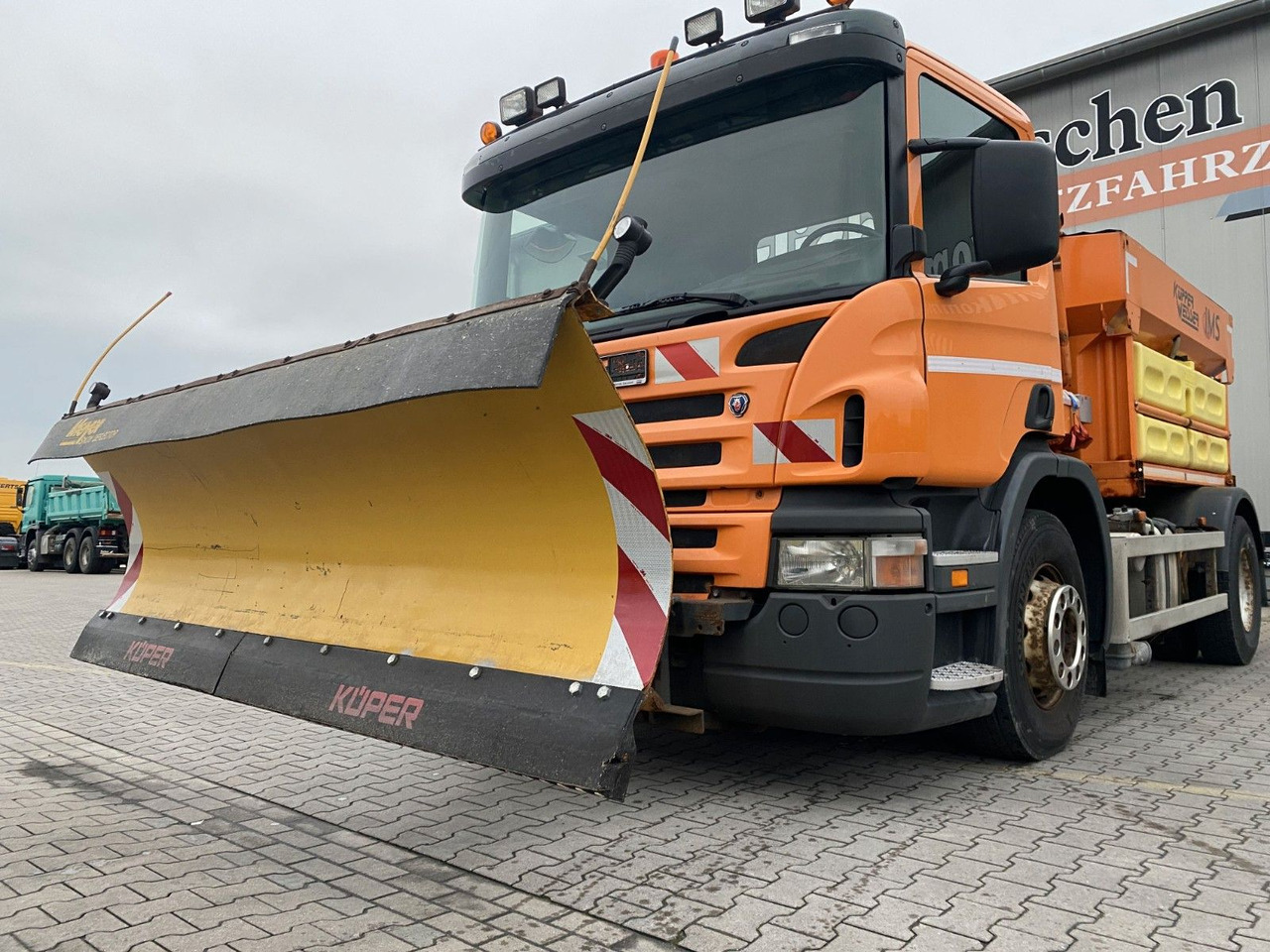 Scania P 230 | Winterdienst*Salzstreuer/Küpper-Weisser - Camião de caixa aberta/ Plataforma: foto 2 Scania P 230 | Winterdienst*Salzstreuer/Küpper-Weisser - Camião de caixa aberta/ Plataforma: foto 2