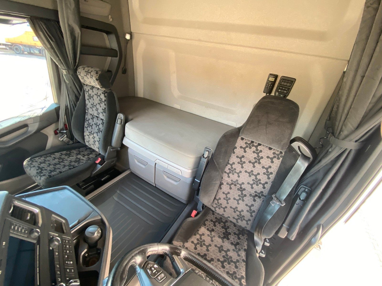 Locação financeira de  Scania R 450 B 6x2*4 BDF|Retarder*AHK*Lift*SDG Wechsler Scania R 450 B 6x2*4 BDF|Retarder*AHK*Lift*SDG Wechsler: foto 14