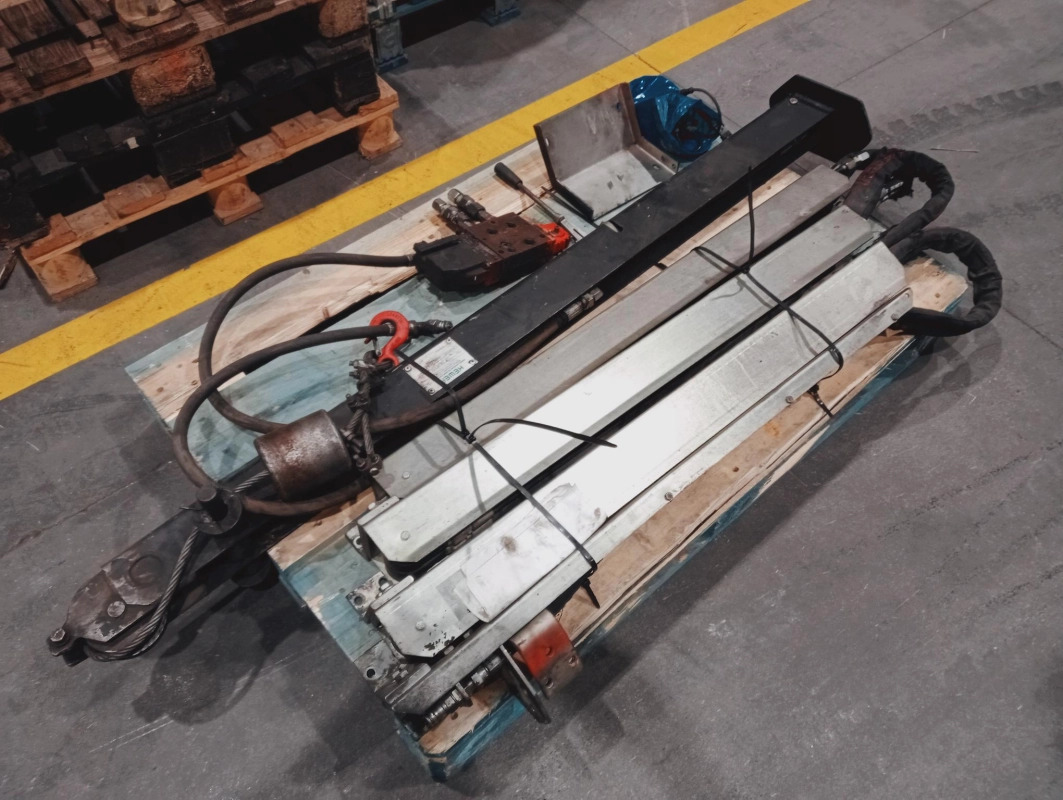 Funciones suplementarias + recogida de cristal - Grua para camião: foto 1 Funciones suplementarias + recogida de cristal - Grua para camião: foto 1