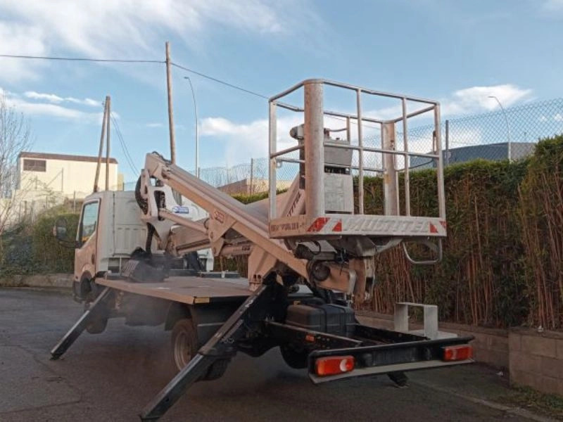 MULTITEL NISSAN NT 400 + HX 195 - Caminhão com plataforma aérea: foto 5 MULTITEL NISSAN NT 400 + HX 195 - Caminhão com plataforma aérea: foto 5