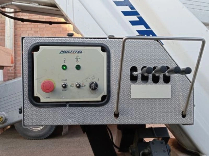 MULTITEL NISSAN NT 400 + HX 195 - Caminhão com plataforma aérea: foto 2 MULTITEL NISSAN NT 400 + HX 195 - Caminhão com plataforma aérea: foto 2