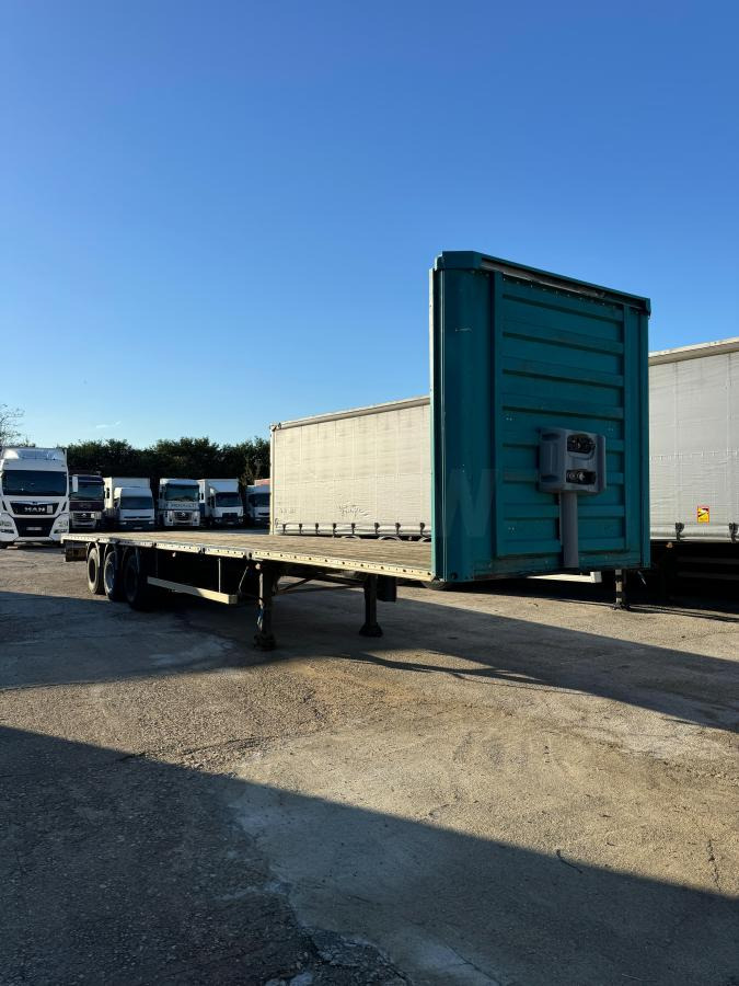 General Trailers - Semi-reboque plataforma/ Caixa aberta: foto 1 General Trailers - Semi-reboque plataforma/ Caixa aberta: foto 1