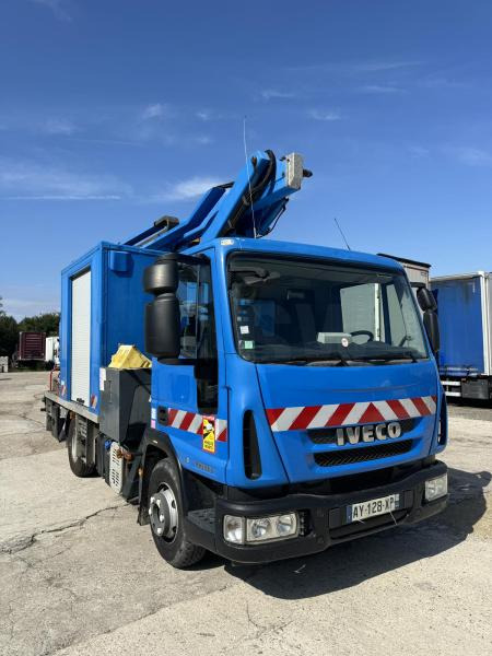 Iveco Eurocargo 100E18 - Caminhão com plataforma aérea: foto 1 Iveco Eurocargo 100E18 - Caminhão com plataforma aérea: foto 1