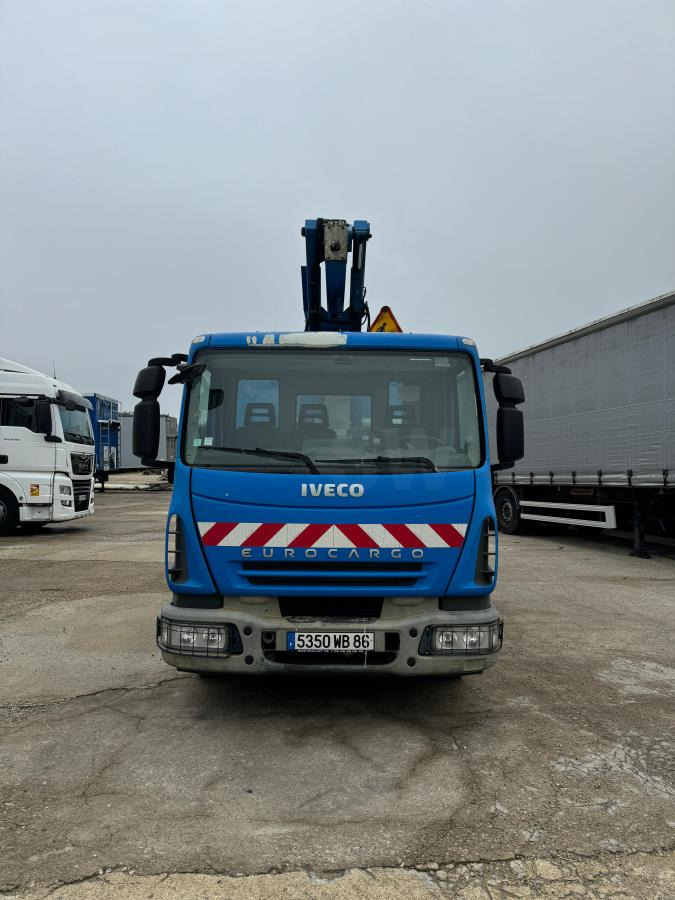 Iveco Eurocargo 100E19 - Caminhão com plataforma aérea: foto 2 Iveco Eurocargo 100E19 - Caminhão com plataforma aérea: foto 2