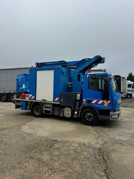 Iveco Eurocargo 100E19 - Caminhão com plataforma aérea: foto 4 Iveco Eurocargo 100E19 - Caminhão com plataforma aérea: foto 4