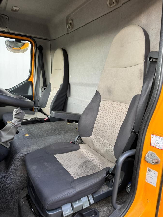 Renault Midlum 220 - Camião furgão: foto 4 Renault Midlum 220 - Camião furgão: foto 4