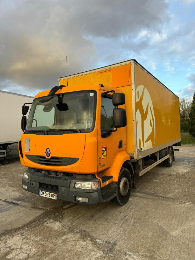 Renault Midlum 220 - Camião furgão: foto 1 Renault Midlum 220 - Camião furgão: foto 1