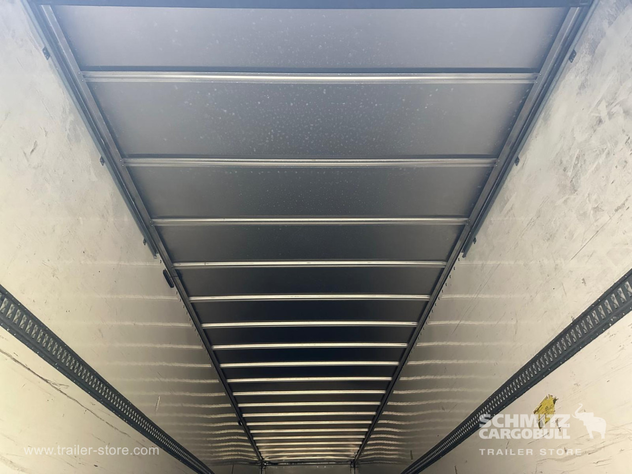 FRUEHAUF Dryfreight Standard Roller shutter door - Semi-reboque furgão: foto 5 FRUEHAUF Dryfreight Standard Roller shutter door - Semi-reboque furgão: foto 5