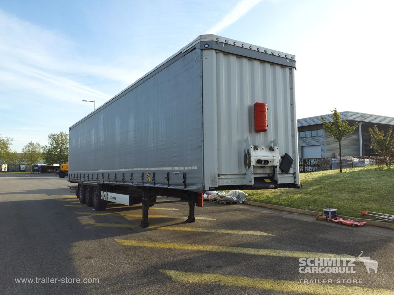 KRONE Curtainsider Standard - Semi-reboque de lona: foto 1 KRONE Curtainsider Standard - Semi-reboque de lona: foto 1