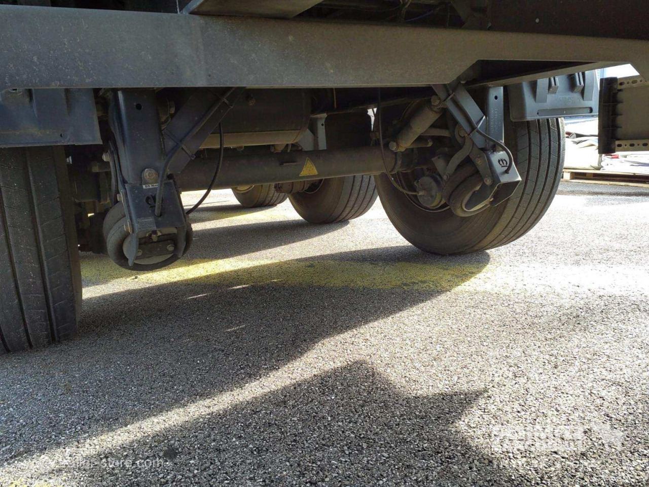 KRONE Curtainsider Standard - Semi-reboque de lona: foto 2 KRONE Curtainsider Standard - Semi-reboque de lona: foto 2