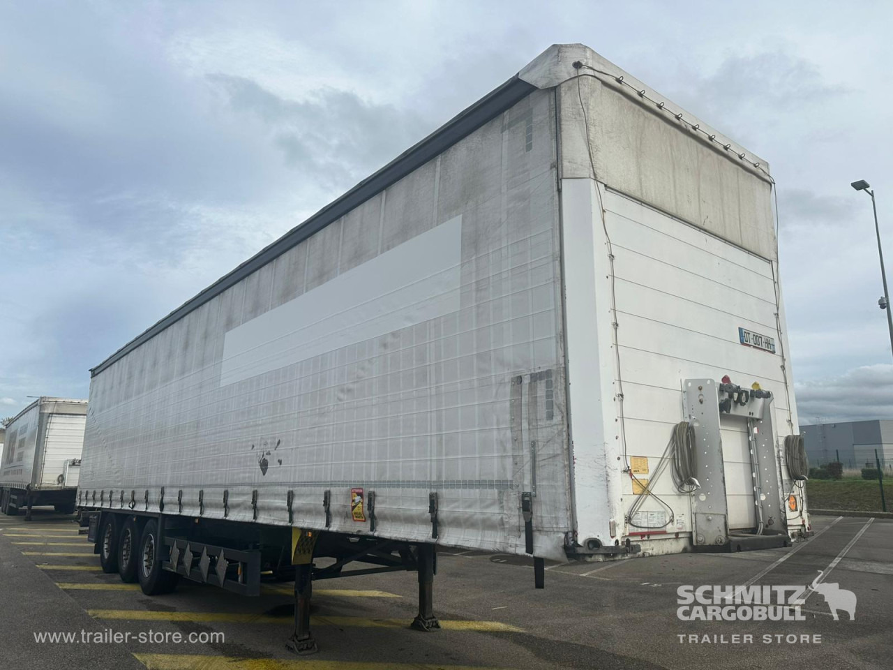 SCHMITZ Curtainsider Standard - Semi-reboque de lona: foto 1 SCHMITZ Curtainsider Standard - Semi-reboque de lona: foto 1