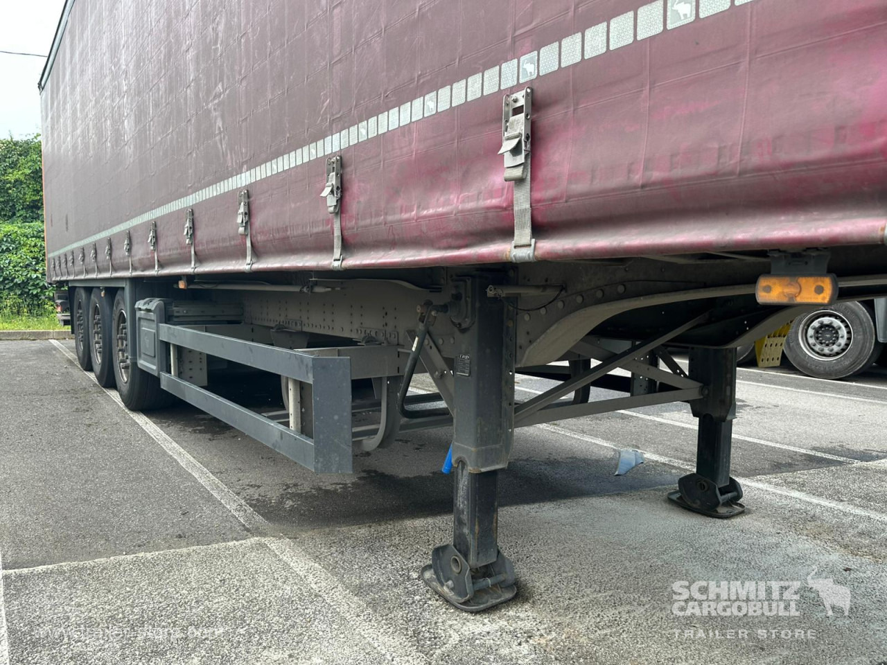 SCHMITZ Curtainsider Standard Taillift - Semi-reboque de lona: foto 2 SCHMITZ Curtainsider Standard Taillift - Semi-reboque de lona: foto 2