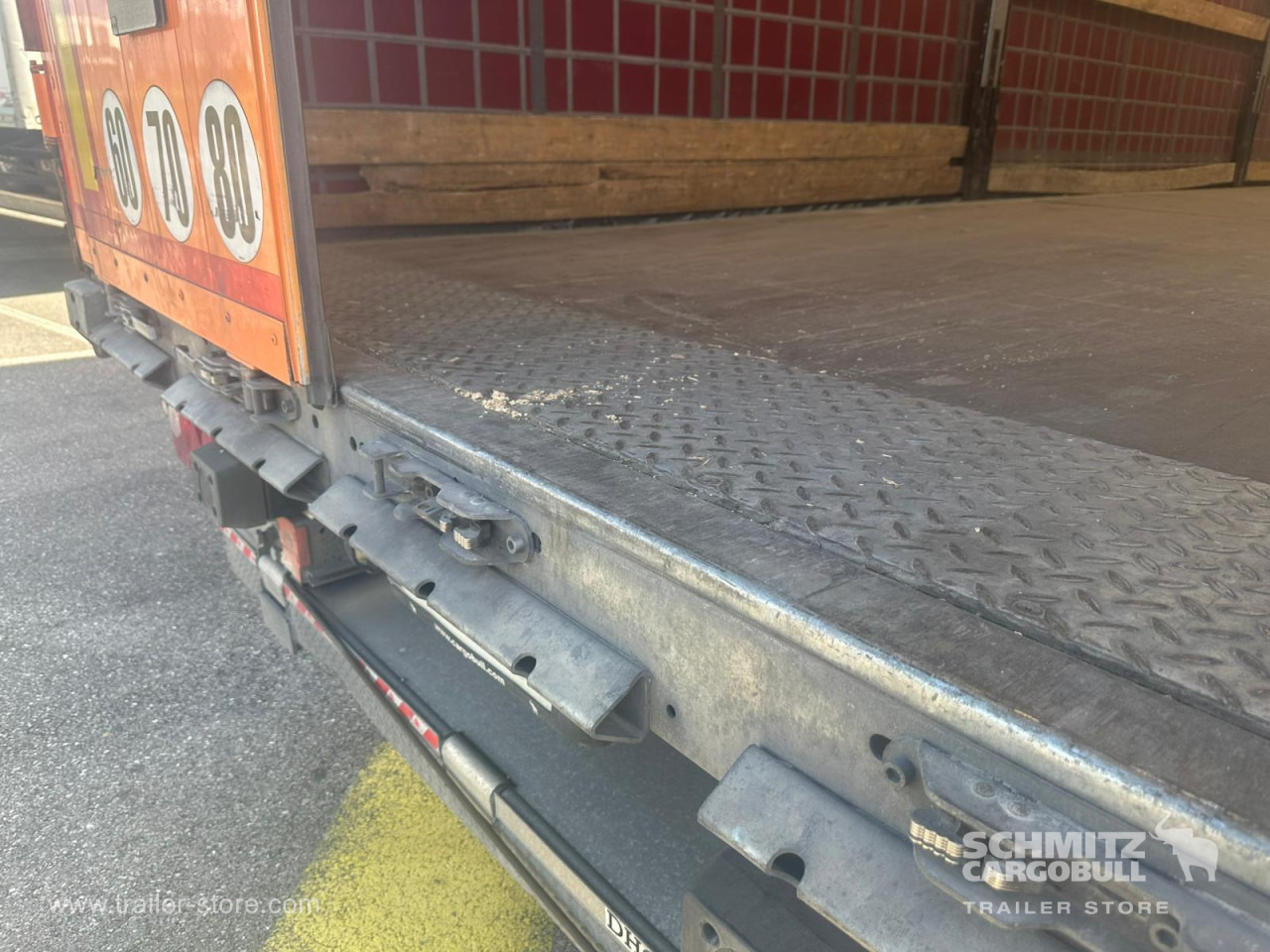 SCHMITZ Curtainsider Standard Taillift - Semi-reboque de lona: foto 4 SCHMITZ Curtainsider Standard Taillift - Semi-reboque de lona: foto 4