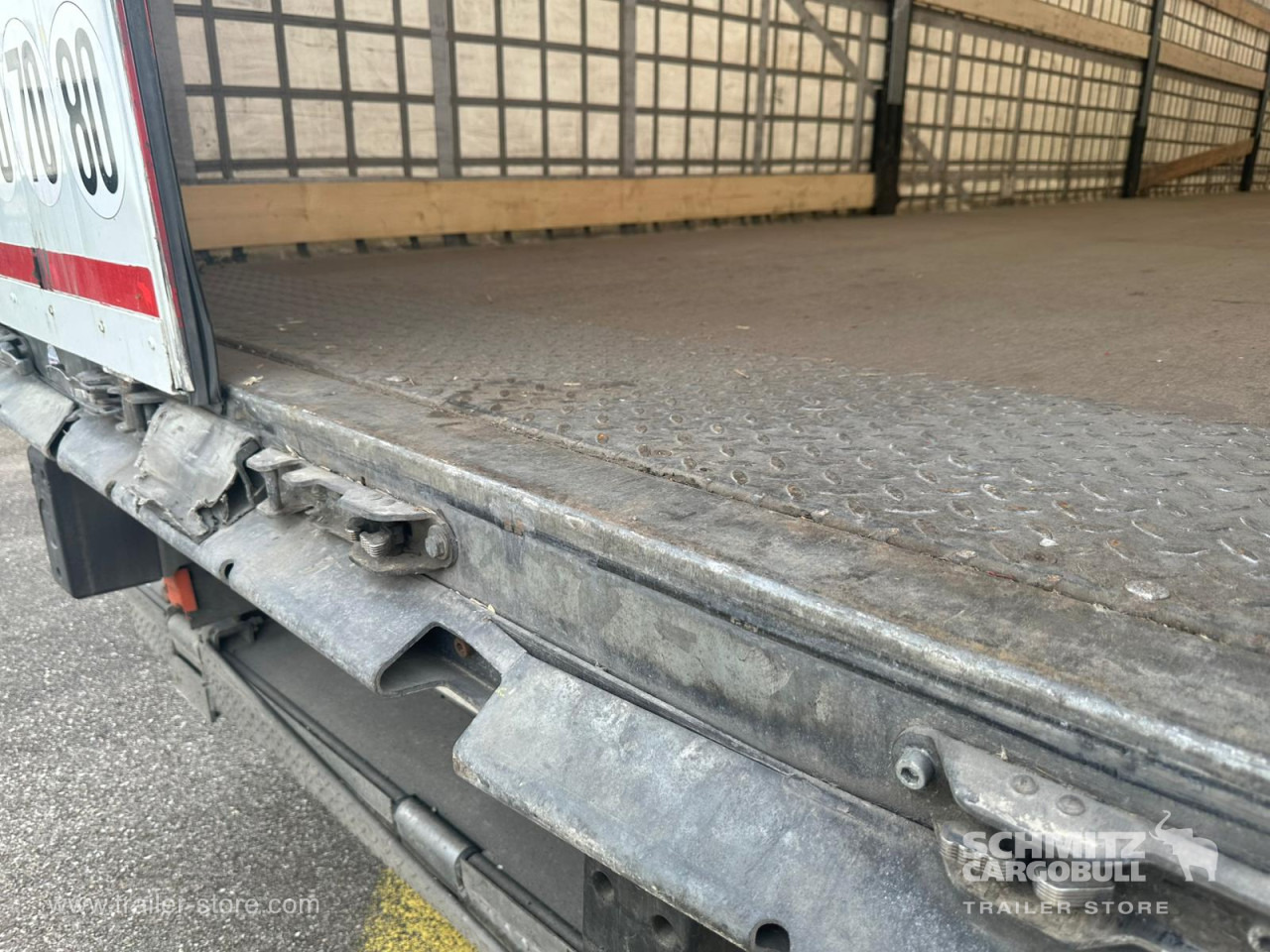 SCHMITZ Curtainsider Standard Taillift - Semi-reboque de lona: foto 4 SCHMITZ Curtainsider Standard Taillift - Semi-reboque de lona: foto 4