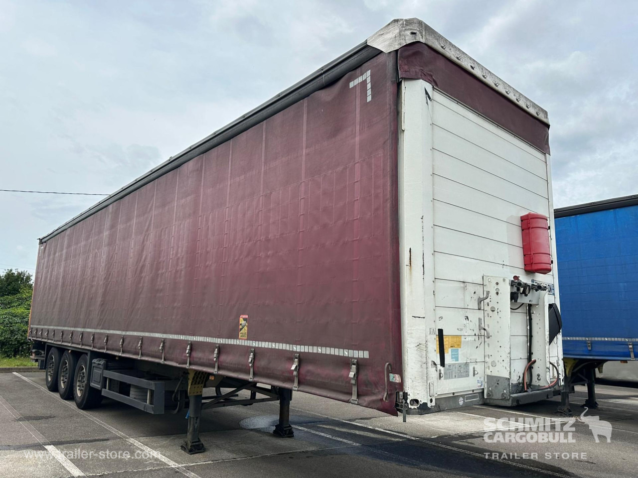 SCHMITZ Curtainsider Standard Taillift - Semi-reboque de lona: foto 1 SCHMITZ Curtainsider Standard Taillift - Semi-reboque de lona: foto 1