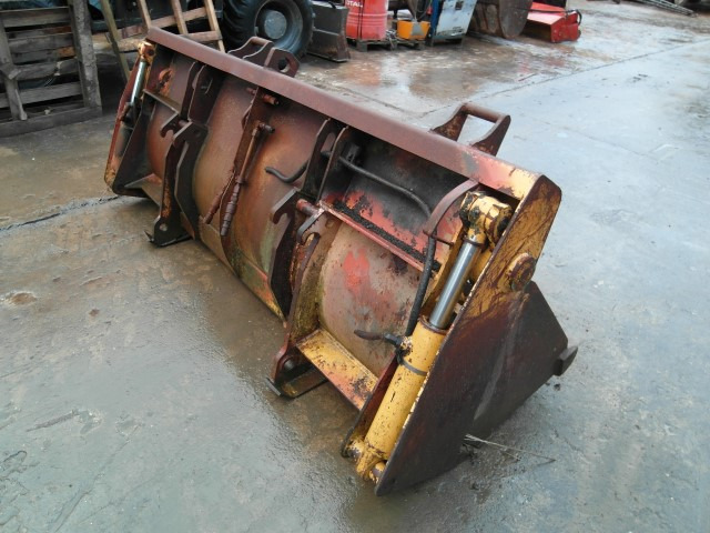 Case 580 - Balde carregador: foto 3 Case 580 - Balde carregador: foto 3