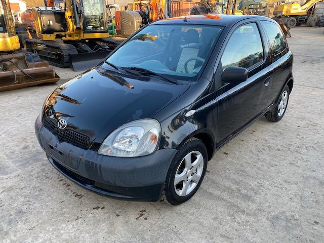 Automóvel Toyota Yaris: foto 1