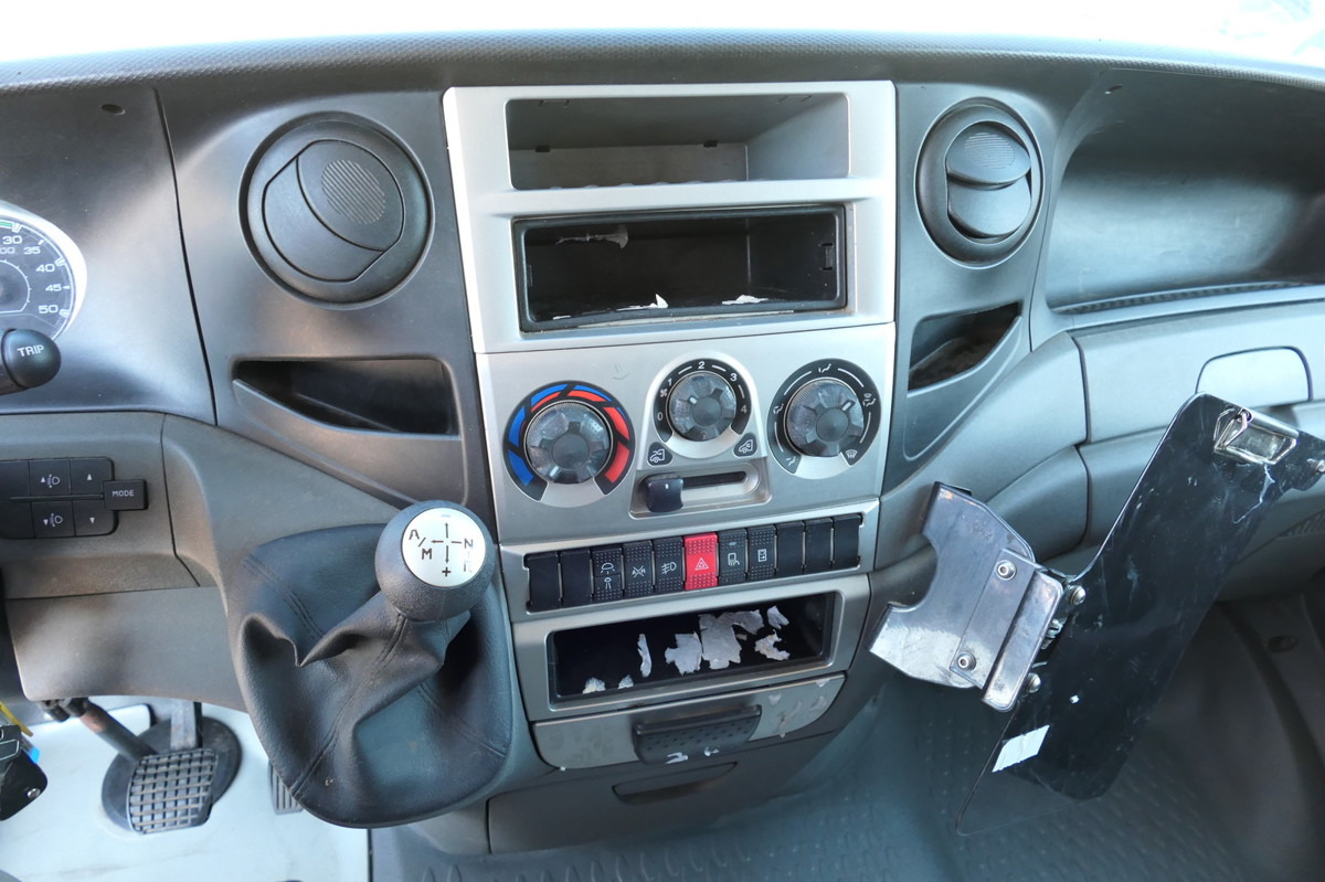 Carrinha de contentor IVECO Daily 35 S11 C30C AUTOMATIK KAMERA MAXI Regale D: foto 11