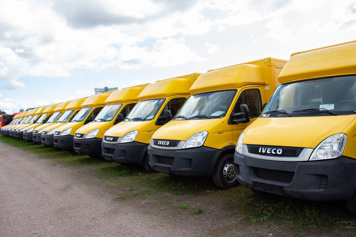 IVECO Daily 35 S11 C30C AUTOMATIK KAMERA MAXI Regale L - Carrinha de contentor: foto 1 IVECO Daily 35 S11 C30C AUTOMATIK KAMERA MAXI Regale L - Carrinha de contentor: foto 1